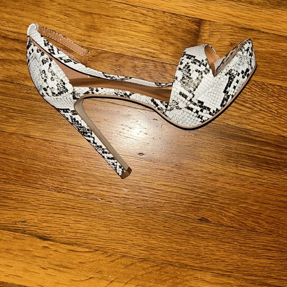 Beautiful high heels very girly - Picture 9 of 11